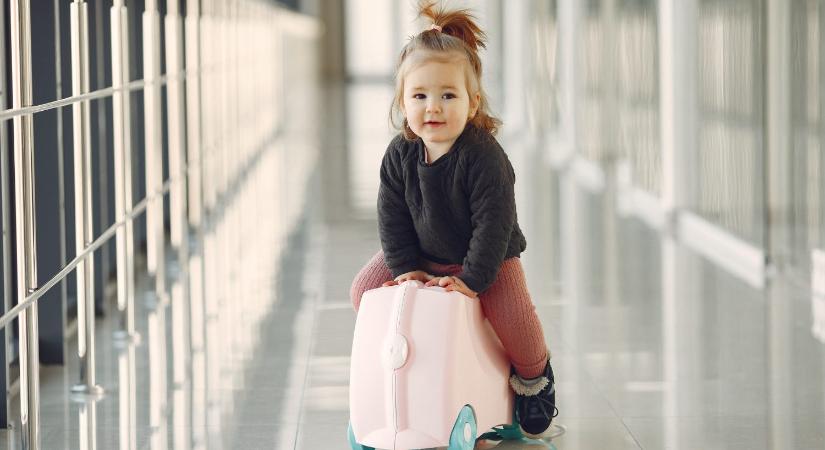 Utazás kisgyerekkel repülőn – egy anyuka tapasztalatai, tippjei és tanácsai