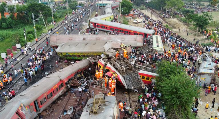 Kiderült, mi okozta Indiai legsúlyosabb vonatbalesetét