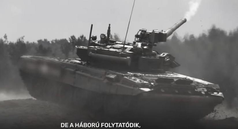 Kiretusálták az orosz felségjelzést a az Orbán-kormány új békevideójában látható tankról