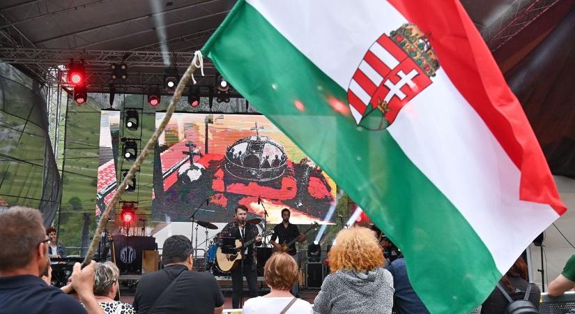 Egységbe forrt a politika a nemzeti összetartozás napja kapcsán