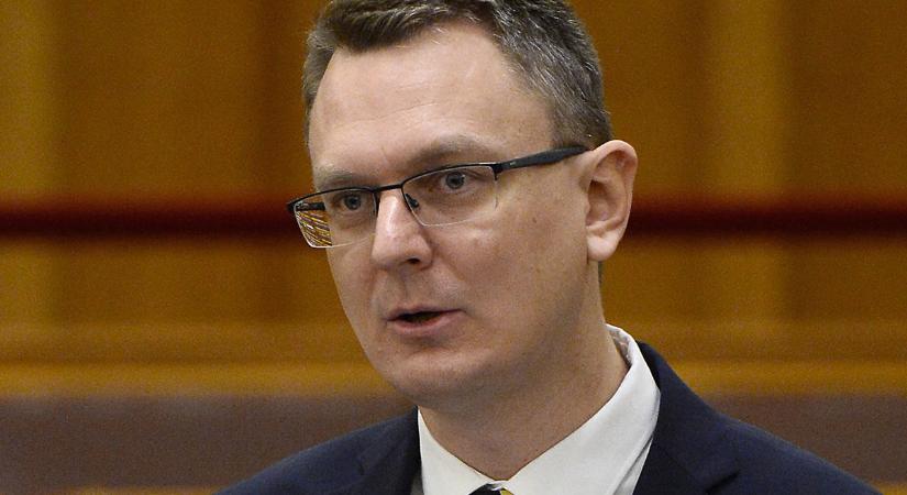 Rétvári „Cicero” Bence: háborús időkben a háborúból ki kell maradni!