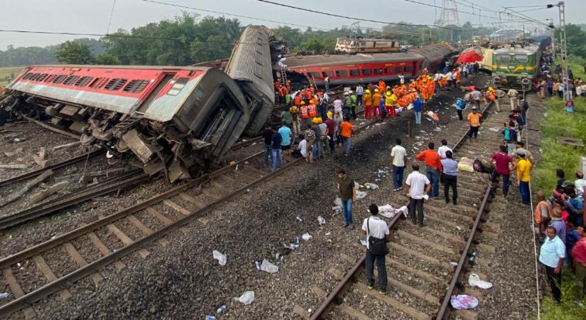 Jelzőrendszeri hiba okozhatta a halálos vonatbalesetet Indiában