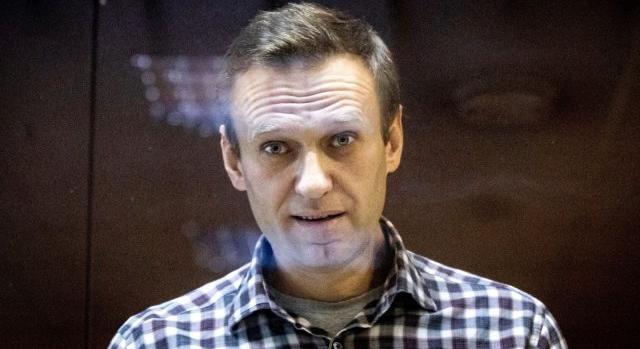 Születésnapi tüntetéseket szerveztek Alexej Navalnijnak, Moszkvában több embert őrizetbe vettek