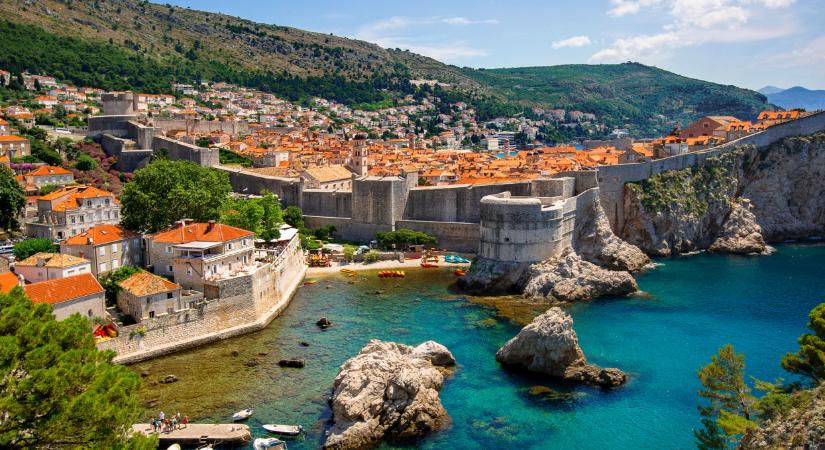 Elege lett a helyieknek a turistákból: elképesztő korlátozásokat vezetett be Dubrovnik