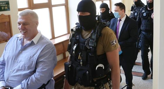 Valami százezer forint értékű marhaság – elvicceskedte meghallgatását a Schadl-ügy huszadrendű vádlottja
