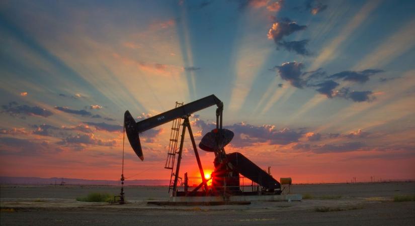 Kilőtt az olaj ára, miután a szaúdiak bejelentették: csökkentik a termelésüket