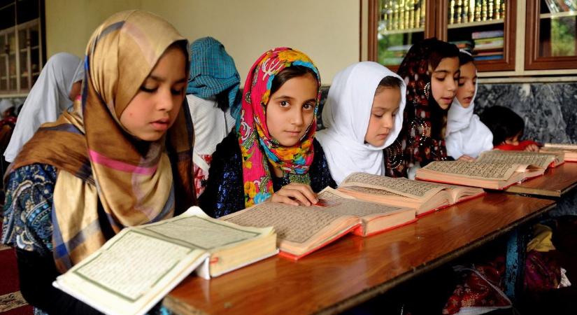 Több mint hetven lányt mérgeztek meg egy afganisztáni iskolában