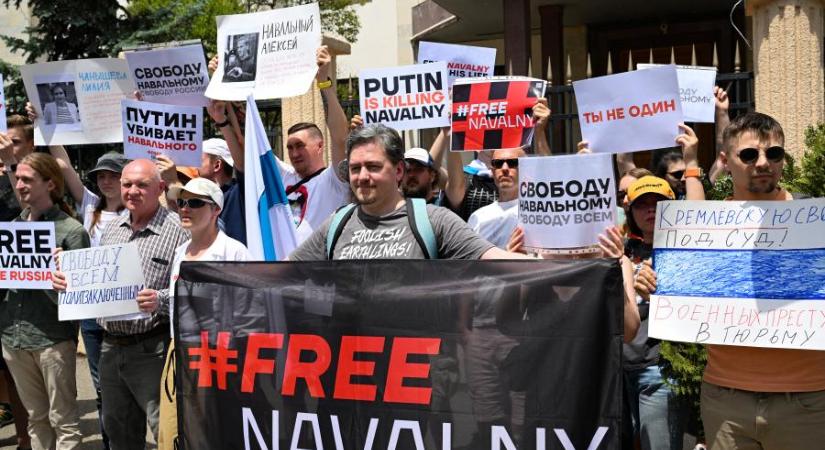 Több orosz ellenzékit letartóztattak, amikor szerették volna megünnepelni Alekszej Navalnij születésnapját