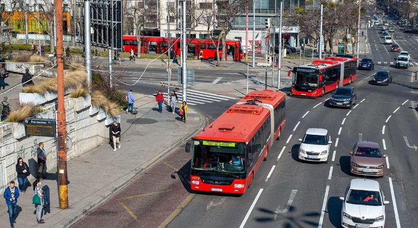 Meglepődhetnek a Szlovákiába autózók: soha nem látott KRESZ-táblák jelentek meg