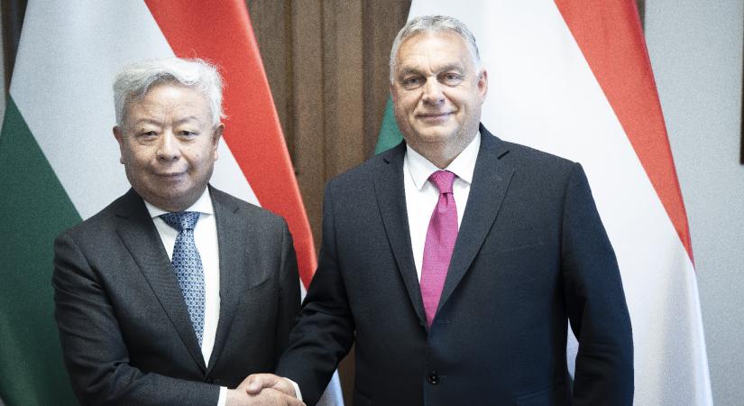 A Roszatom vezérigazgatója után Orbán Viktor az ázsiai befektetési bank elnökével is tárgyalt