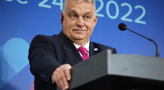 Orbán blöfföl: gyenge ember, aki világra szóló államférfinek mutatja magát