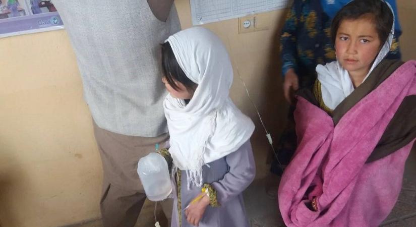 Megmérgeztek 77 iskolás kislányt Afganisztánban