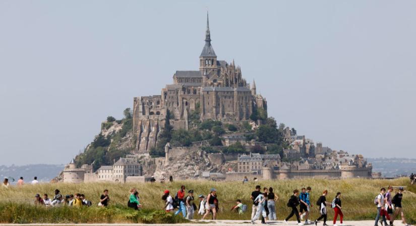 Alapításának ezeréves évfordulóját ünnepeli a Mont-Saint-Michel-i apátság