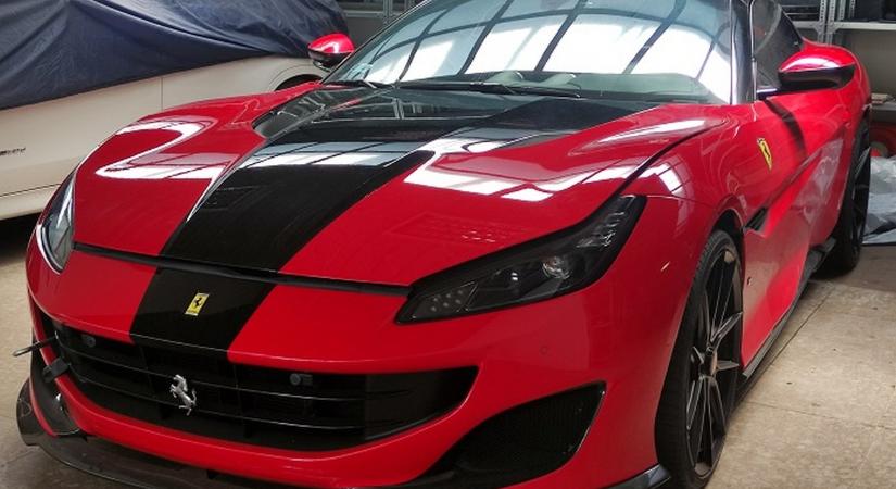 Féláron lehet licitálni egy NAV által lefoglalt Ferrari Portofinóra