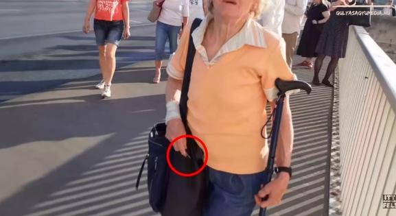 Orbán születésnapi miséjéről kijövet rántott kést egy idős nő - videó