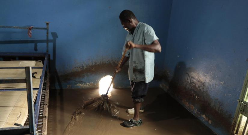 Ezrek váltak földönfutóvá és többen meghaltak az esőzések miatt Haitin
