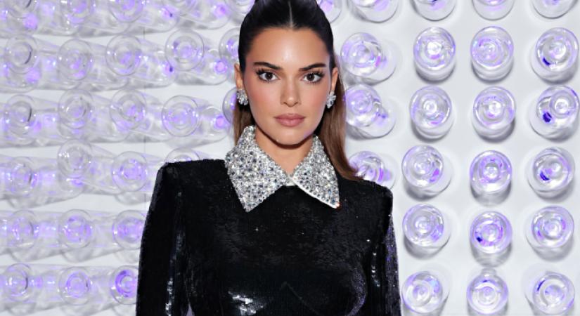 Kis túlzással a világ legkisebb bikinijében mutatta meg tökéletes testét Kendall Jenner: Bomba formában a szupermodell