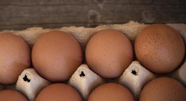 Szennyezett, penészes tojásokat vont ki a forgalomból a NAV