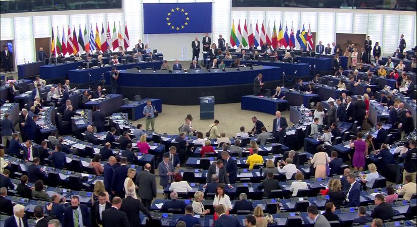 Nyilvánosságra hozta az Európai Parlament az Eurobarométer közvéleménykutatását