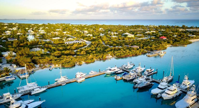 Álomutazás a szigetre, ahol valószínűtlenül kék a víz: Turks- és Caicos-szigetek