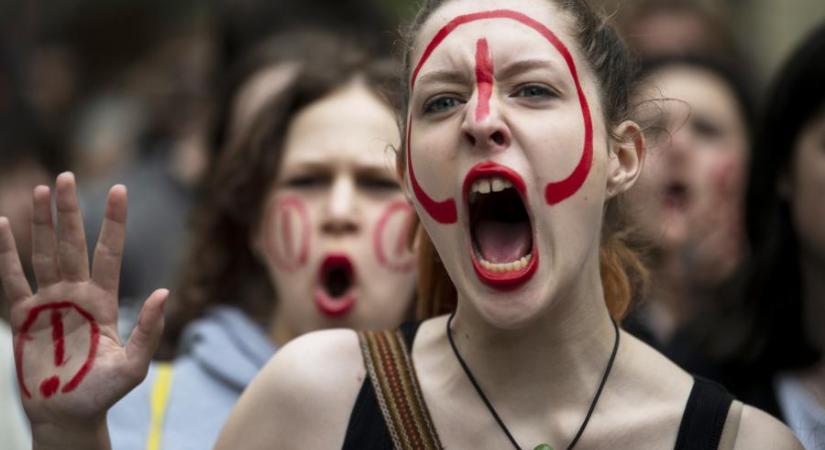 Úgy nyújtotta be a kormány a „bosszútörvényt”, hogy a pedagógus szakszervezetek semmilyen visszajelzést nem kaptak arról, bekerült-e valamelyik javaslatuk a tervezetbe