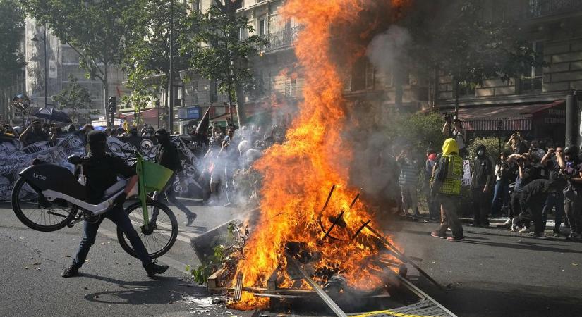 Gyújtogattak, elfoglalták az olimpiai székházat a tüntetők Párizsban – galéria