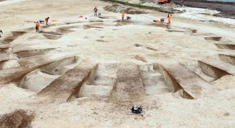 Hatalmas ősi temetőt találtak a Stonehenge közelében
