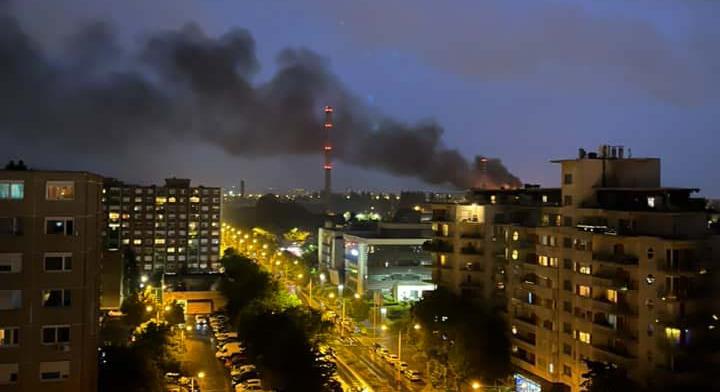 „Több robbanást hallottunk” – esti pánik Újpesten, durrogás és sűrű füst okozott riadalmat az Elem utcában