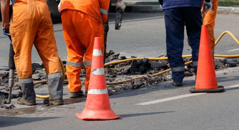 Mutatjuk, a Jászkunságban hol dolgoznak az utakon a szakemberek
