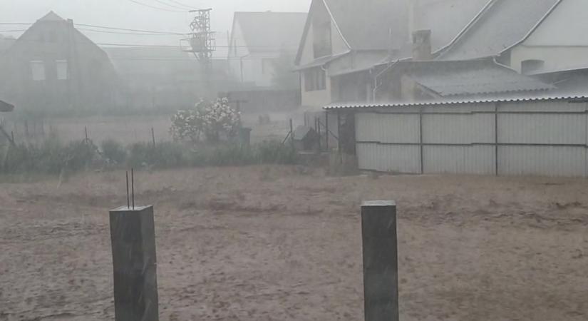 Szabályosan elmosott egy tolnai falut a heves esőzés