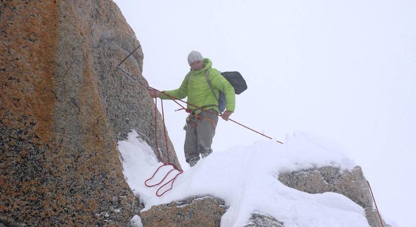 Megbüntették a Mont Blanc-ról biztonsági karókat lopó hegymászót