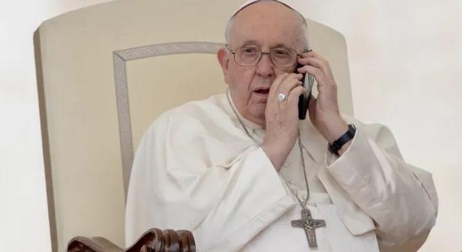 Ferenc pápa kórházba került: meg kell műteni
