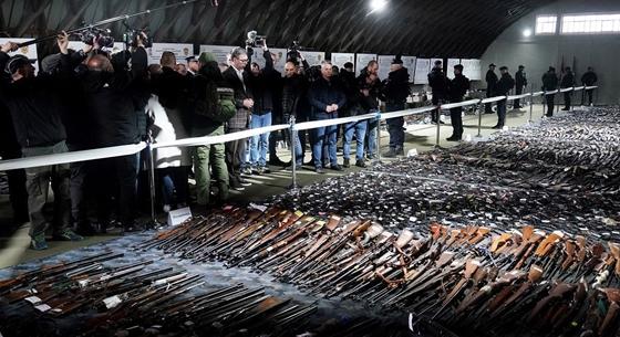Már 78 ezer illegális fegyvert adtak le Szerbiában, de ennek a sokszorosa lehet még náluk