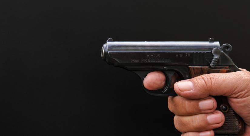 Meglőttek egy férfit, aki fegyvert fogott a rendőrökre Becskén
