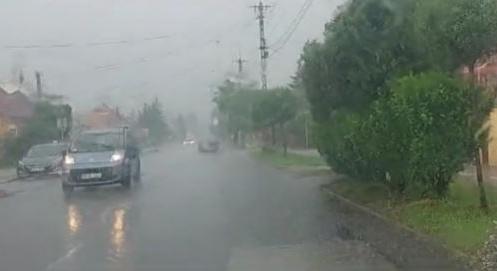 Özönvízszerű eső csapott le Győrre - videó