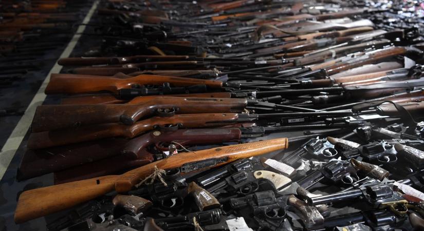 Közel nyolcvanezer illegális fegyvert gyűjtöttek össze Szerbiában