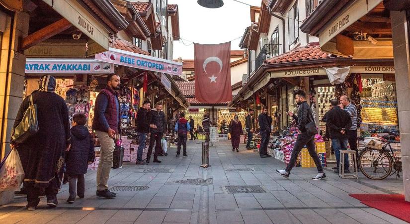 Devizapiac: zuhan a török líra, a svédek az euró felé fordulnak