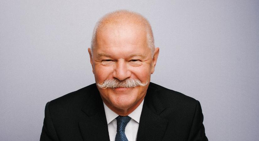 Őry Krisztina: Tűzbe teszem a kezem Csaba testvérért! – Csák János a Mandinernek