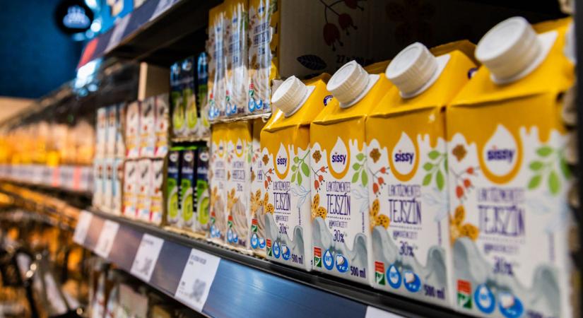 Árcsökkentés jön a magyar áruházláncnál: 80 tejtermék lesz olcsóbb