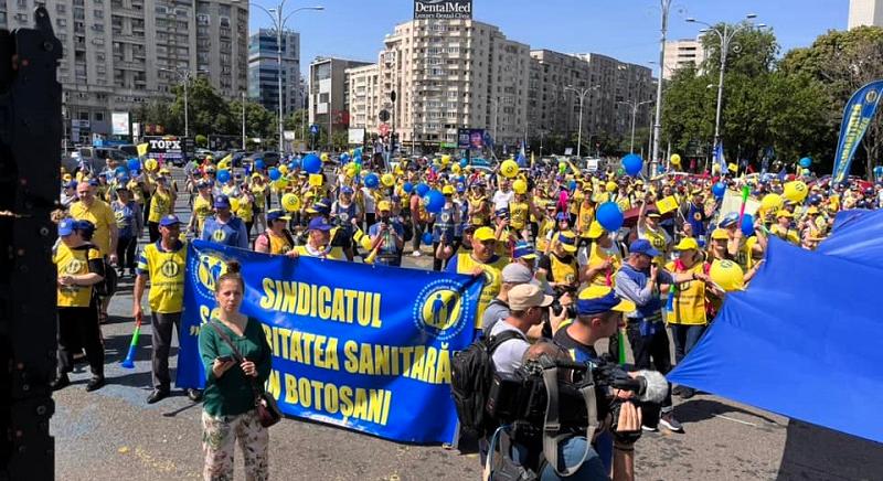 Ezerötszáz egészségügyi alkalmazott tüntet Bukarestben, 400 egészségügyi intézményben zajlik a japán sztrájk