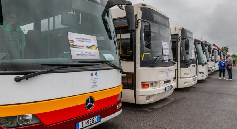 Autóbuszokkal segíti a Volánbusz a háborús károkat elszenvedett régiókat