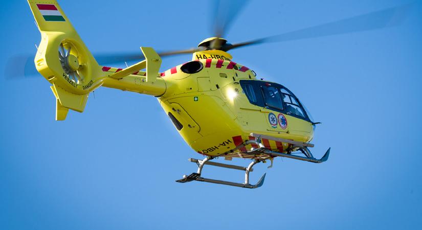 Mentőhelikoptert riasztottak egy idős nőhöz Hajdú-Biharban