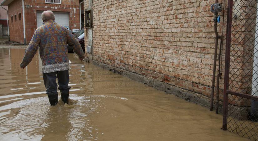 Súlyos károkat okoznak az esőzések Heves és Nógrád megyében