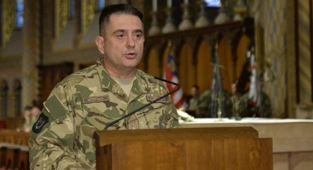 Böröndi Gábor vezérkari főnök parancsot adott: munkaidőben minden katona köteles a fegyverét magánál tartani