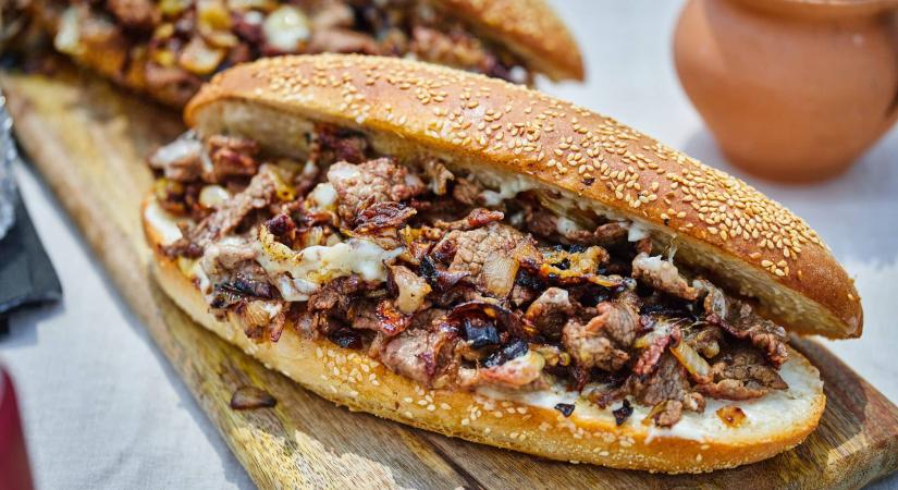 Eredeti Philly cheesesteak szendvics