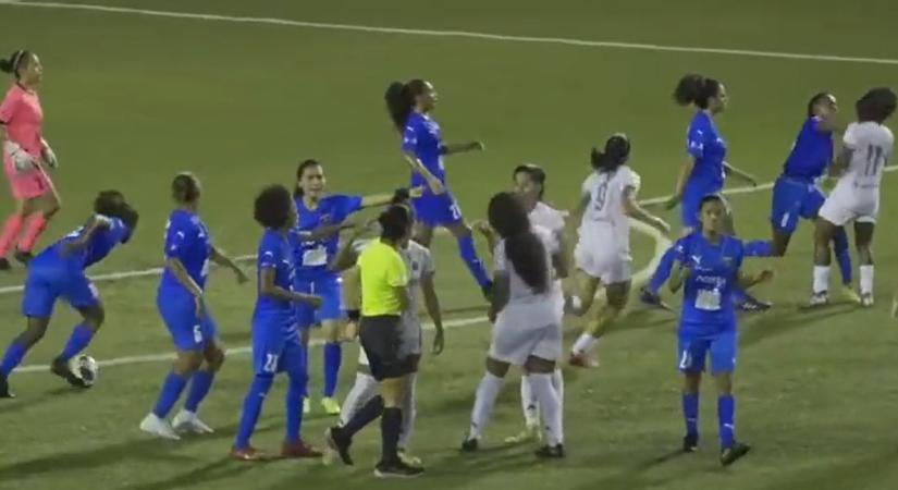 Masszív bunyó tört ki egy női labdarúgó-meccsen
