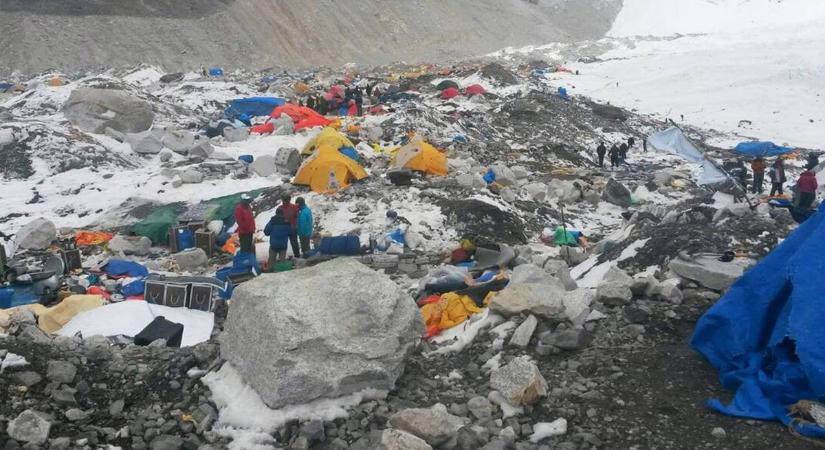 54 tonna szemetet hagytak a hegymászók a Mount Everesten az idei szezonban