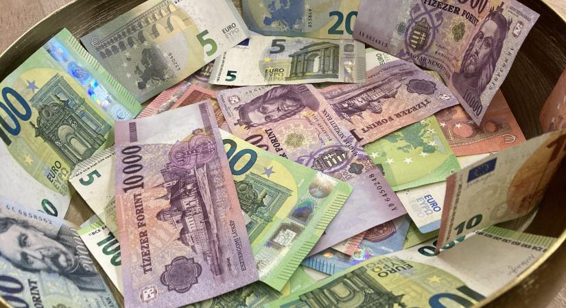 Forint – elképesztő adat után 300-as euró jön?