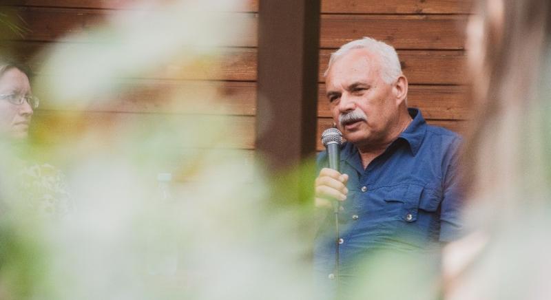 „Kárpátalján a háborúban sem hallgatnak a Múzsák” – Dupka György számolt be Kolozsváron az ukrajnai háború hatásairól