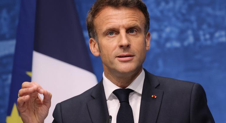 Emmanuel Macron meglátogatta a késelés áldozatait